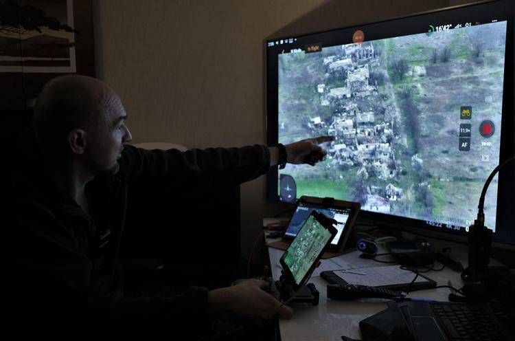 Ucraina, raid con droni su Mosca. Dal Kursk accuse a Kiev: "3 morti in attacchi"