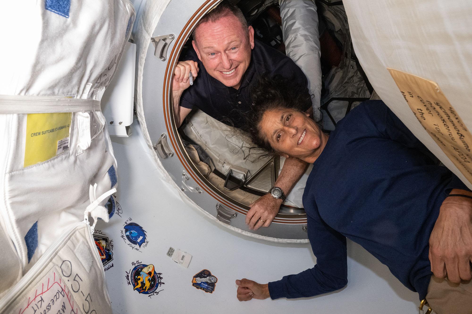 Astronotlar ABD'de engellenen Astronotlar 9 ay sonra Dünya'ya geri döndü