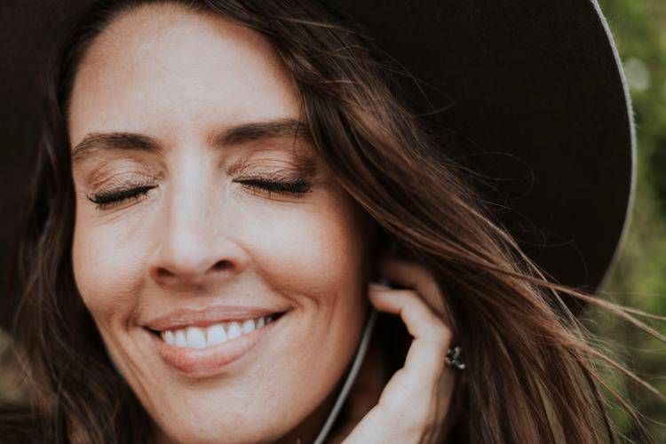 Donna che sorride - ()