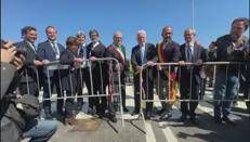 Roma, ecco il nuovo ponte dell'Industria: ora lo percorrono anche i bus - Video