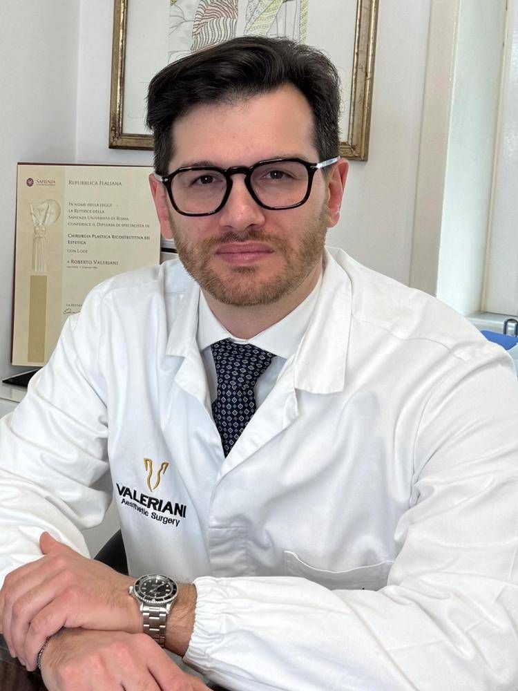 Roberto Valeriani, specialista in chirurgia plastica ricostruttiva ed estetica e dottore di ricerca in scienze medico-chirurgiche applicate
