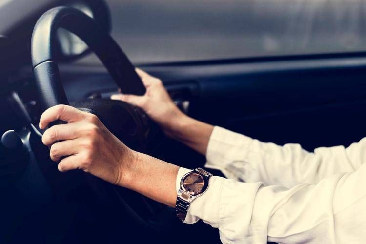Donna al volante - ()