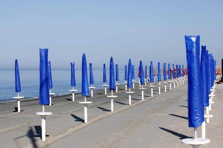 Uno stabilimento balneare a Ostia (Roma) - Fotogramma/Ipa