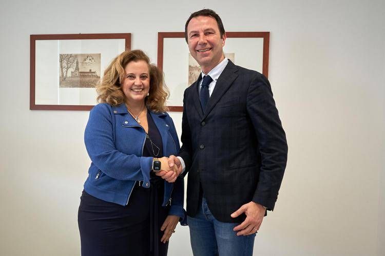La rettrice di Milano-Bicocca Giovanna Iannantuoni e il rettore del Politecnico di Torino Stefano Paolo Corgnati in occasione della firma del Protocollo di intesa dei loro atenei 