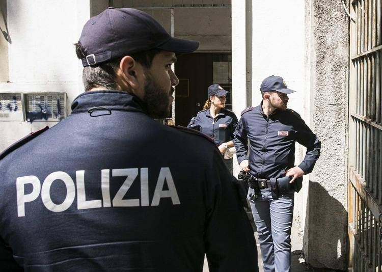 Spoleto, donna trovata morta in casa. Marito sul ponte minaccia il suicidio: "L'ho uccisa" Spoleto, donna trovata morta in casa. Marito sul ponte minaccia il suicidio: "L'ho uccisa"