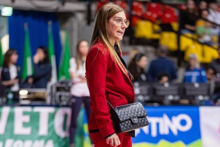 Ginnastica, Maccarani non è più dt della squadra di ritmica dopo caso maltrattamenti Ginnastica, Maccarani non è più dt della squadra di ritmica dopo caso maltrattamenti