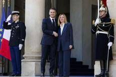 Emmanuel Macron e Giorgia Meloni (Afp)