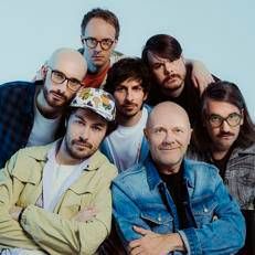 I Pinguini Tattici nucleari e Max Pezzali (foto di Adriana Tedeschi)