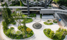 The Group has transformed the Lambeth Walk Rest Garden into the Art Garden next to The Henderson and become the ZHA’s first sculpture art garden in Asia. The Art Garden evolves throughout the day thanks to creative light and sound effects