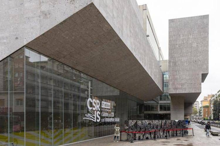 Sostenibilità, Napoli svela il suo futuro sostenibile al Giro d'Italia della Csr