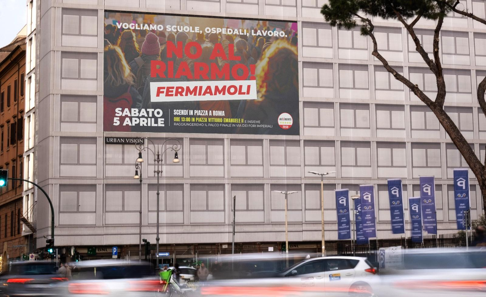 5 Yıldız Hareket Meydanı için Final Rush, Roma genelinde posterler