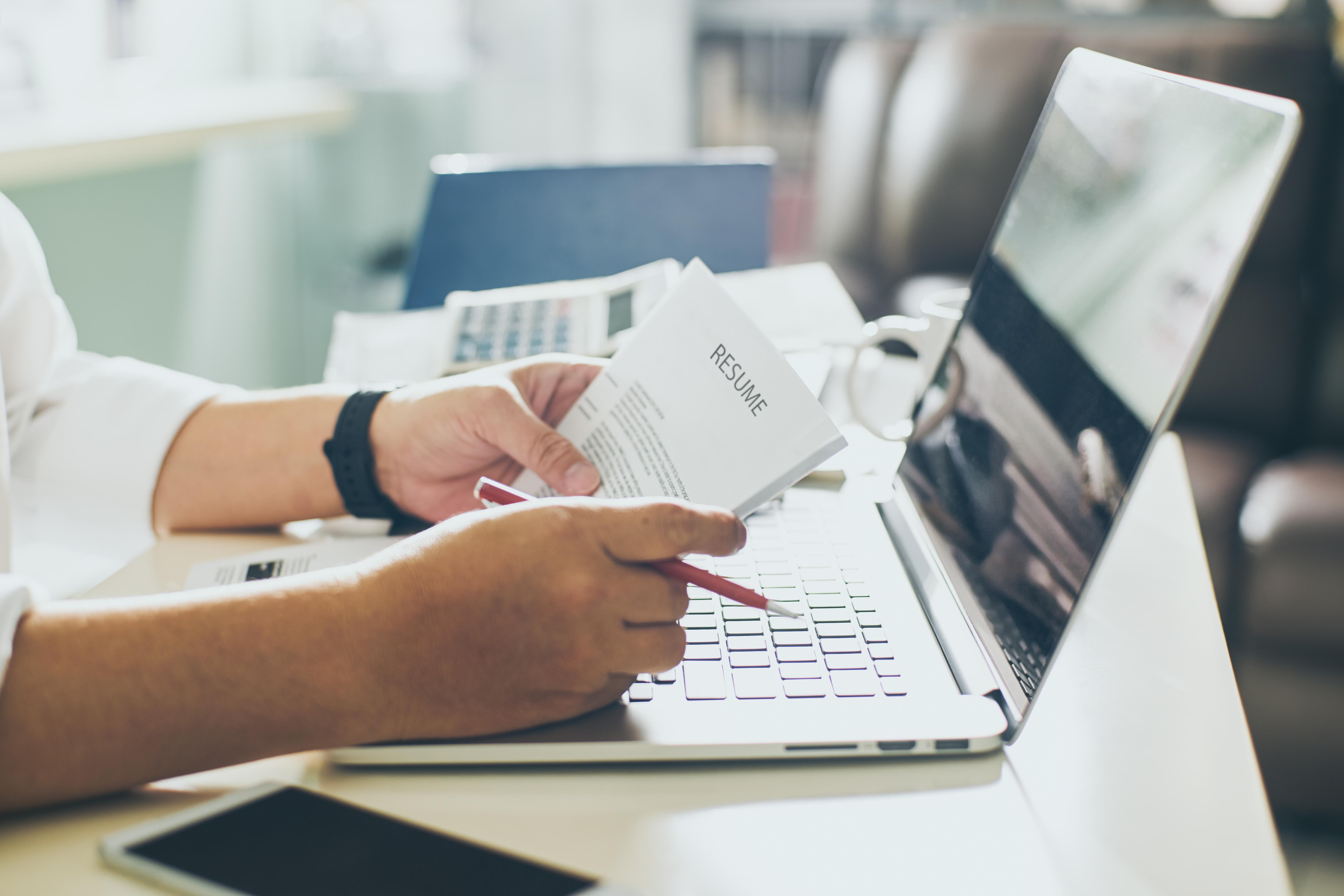 İnsan Kaynakları 4.0, çalışanların cirosunu nasıl azaltacağınız ve becerileri geliştireceğiniz aşağıda açıklanmıştır