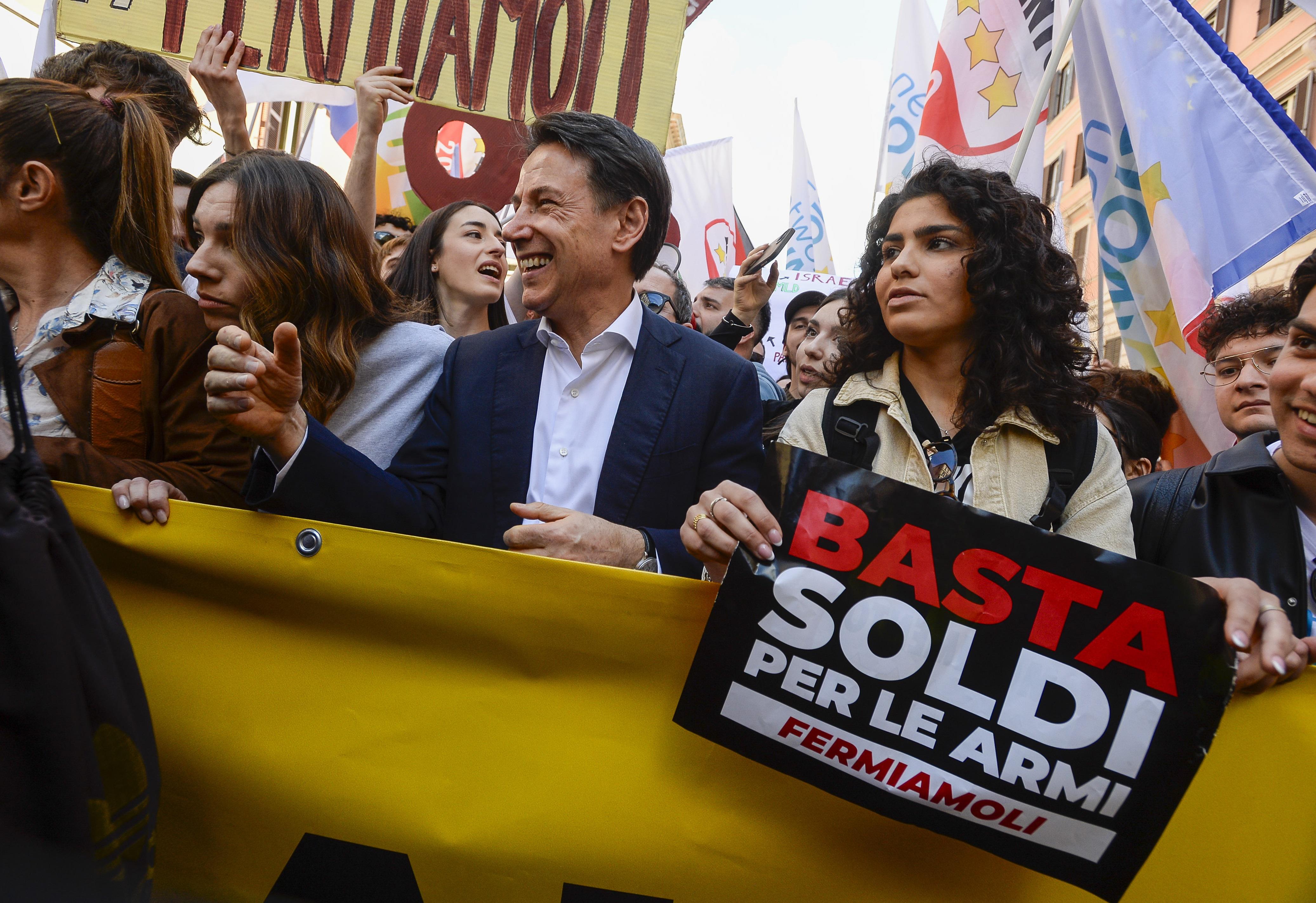 “İtalyanlarla Sonlu Ay Money Meloni”
