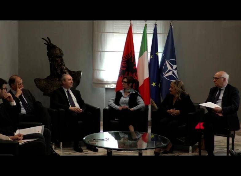 373 'Sağlık Nefesi', İtalya ve Arnavutluk Üzerine Tıbbi Muayeneler Önleme için Birlikte