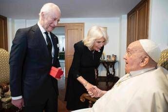 Papa Francesco, l'esperto: "Imprudenza esporlo a persone e a sbalzi di temperature"