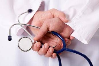 Tumori, oncologi e cardiologi: "Solo il 4,5% della spesa sanitaria è per la prevenzione"