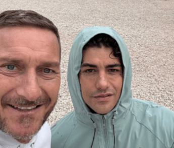 Francesco Totti, la corsetta mattutina al Circo Massimo con... Tony Effe: lo scatto virale