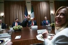 Le delegazioni al tavolo