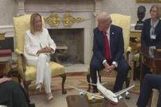 Meloni, la risposta in italiano strega Trump - Video