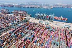 Navi container in Cina (Afp)