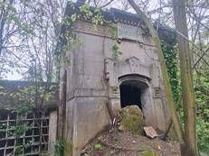 Il 'covo' del pusher nell'ex cimitero - Polizia locale di Milano