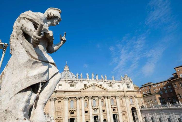 Giubileo, prima volta a San Pietro per pellegrini Lgbtq: "Sabato varcheremo Porta Santa"