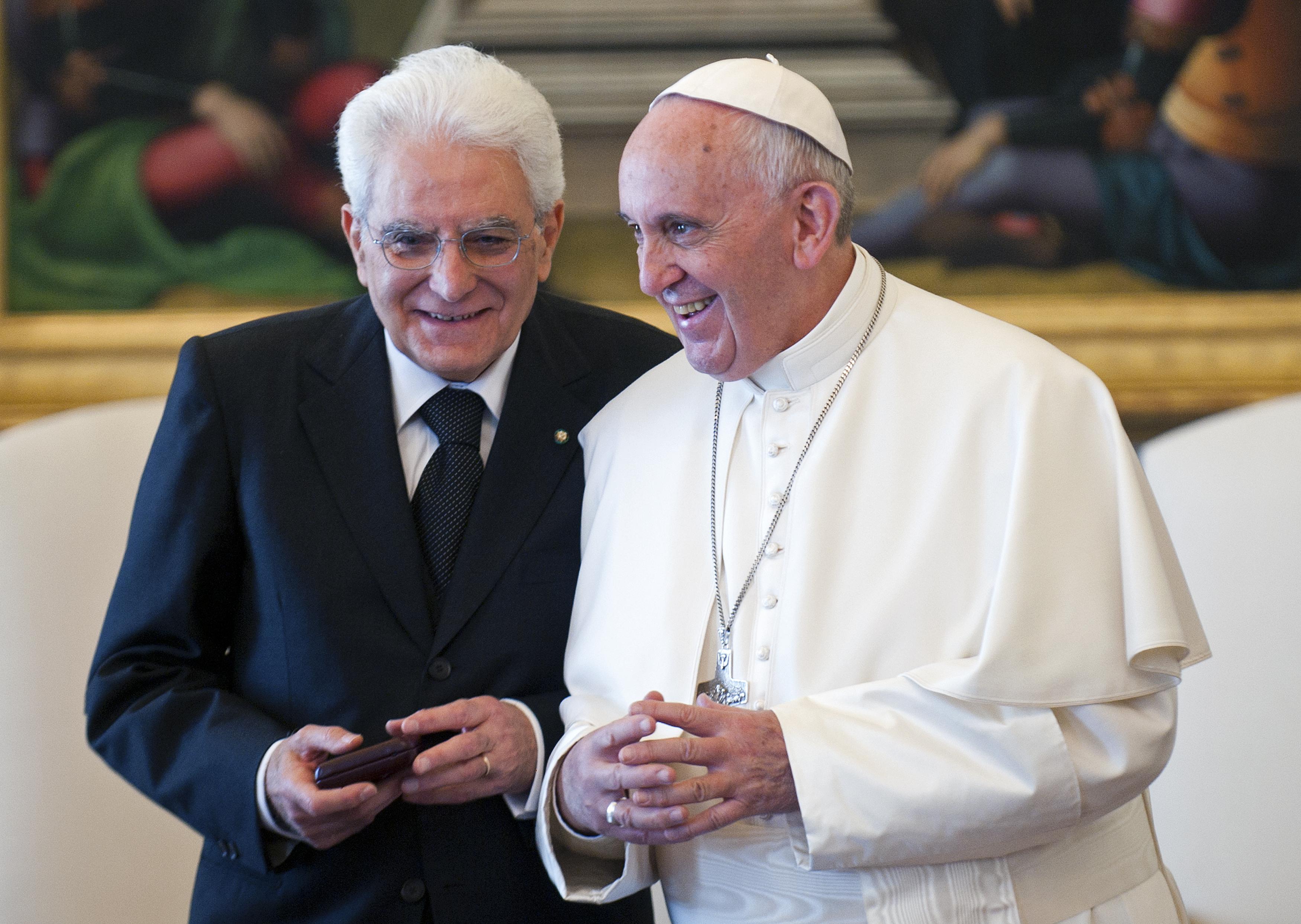 Papa Francis öldü, Mattarella'nın acısı
