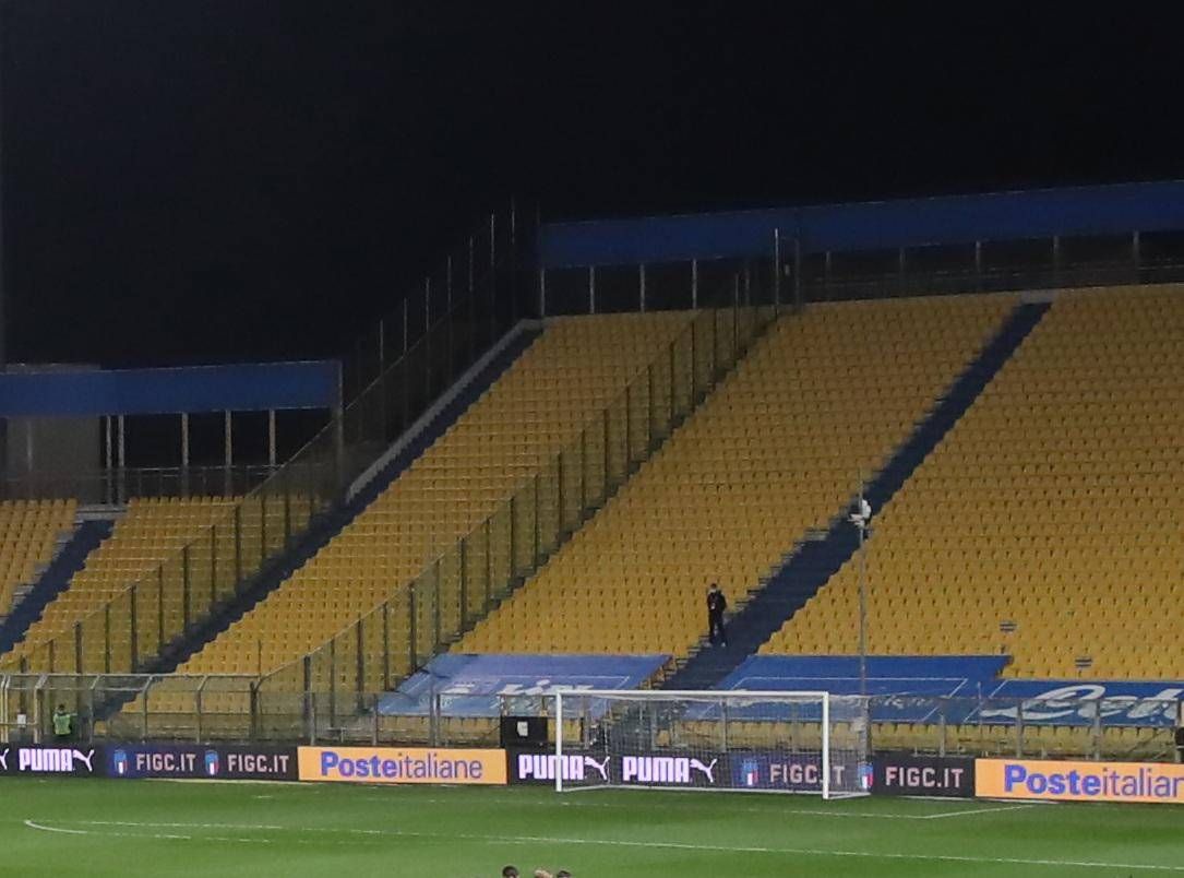Ölüm için ertelenen oyunlar Papa Francis ve 'Twitter Calcio' protestosu