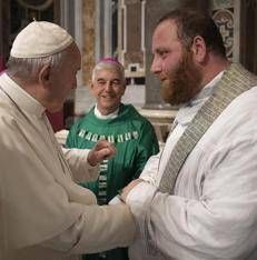 L'incontro tra Papa Francesco e don Carmelo La Magra