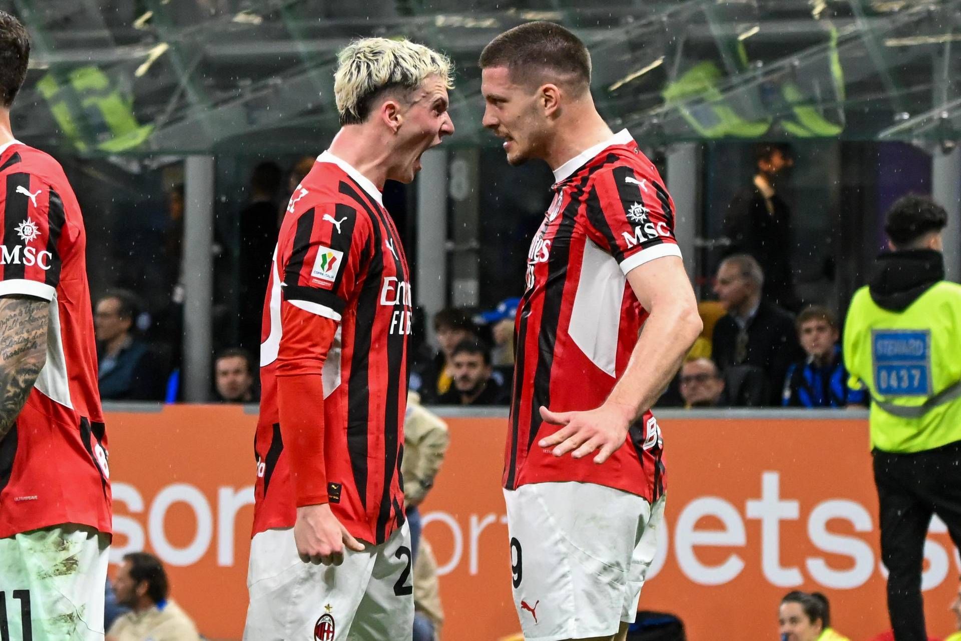 Jovic ve Reijnders ile finalde Rossoneri