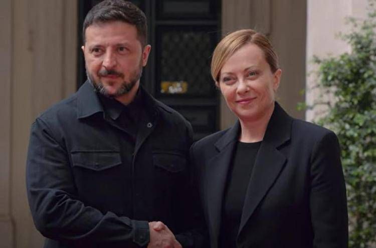 Giorgia Meloni e Volodymyr Zelensky 