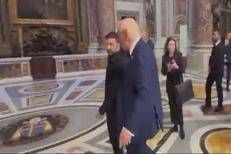 Macron resta con il cerino in mano: Trump lo tiene fuori dal faccia a faccia con Zelensky - Video