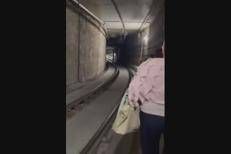 Maxi blackout Spagna e Portogallo, metro ferme e passeggeri fuggono a piedi - Video