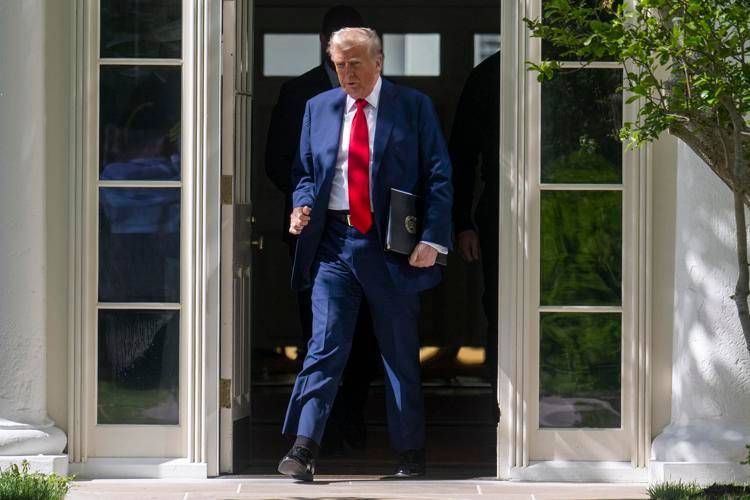 Dazi: Trump firma ordine esecutivo per ammorbidire tariffe su auto e componenti