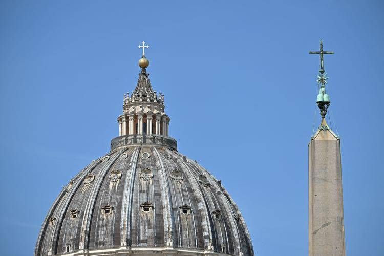 Conclave: viaggi, alloggi e 'minibar', ecco quanto costa eleggere il nuovo Papa