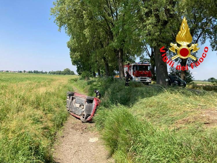 Scontro tra auto e ambulanza nel Lodigiano, 8 feriti: grave bimbo di tre anni