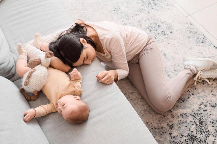 Mamma triste con figlio