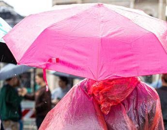 Maltempo, ancora temporali e vento forte sull'Italia: allerta arancione oggi in Lombard