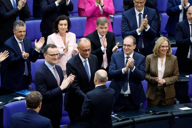 Merz applaudito in Parlamento - Afp