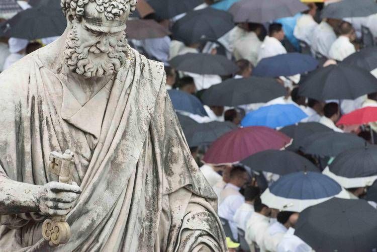 La statua di San Pietro in Vaticano - Fotogramma