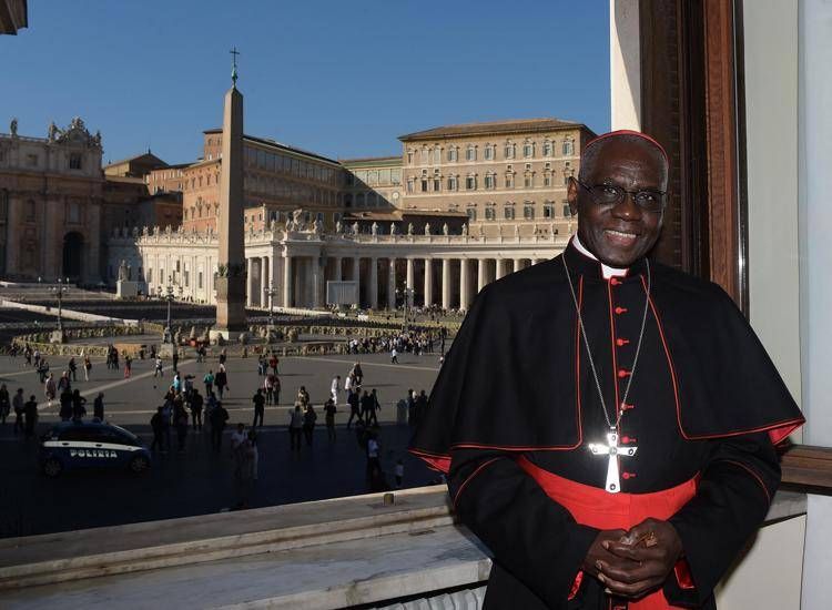 Elezione nuovo Papa, via al Conclave: chi è Robert Sarah