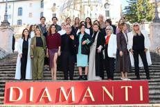 Il cast del film 'Diamanti' a piazza di Spagna, a Roma, insieme al regista Ferzan Özpetek  - Ipa