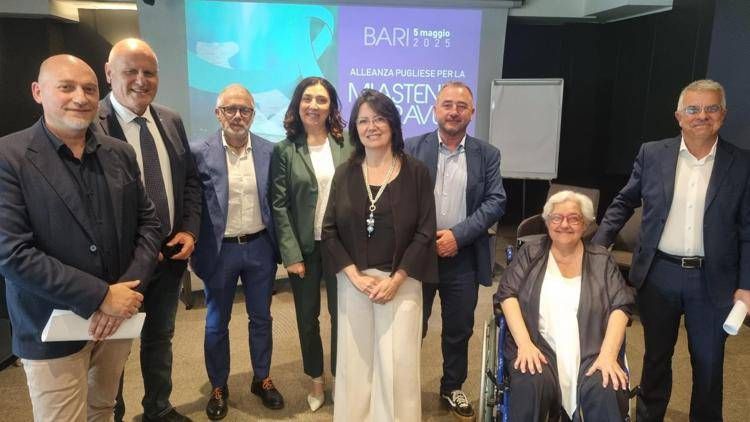 Nella foto, da sinistra: Marco Musio - Giovanni Migliore - Luigi Rossi - Claudia Laterza - Giuseppina Annicchiarico - Augusto Rini - Antonia Occhilupo - Salvatore La Spada