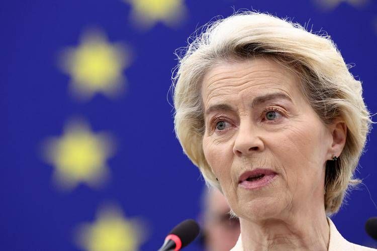 Commissione Ue: "Operazioni russe dietro mozione censura contro Von der Leyen"
