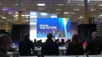 Amazon investe in Europa: 700 mln in innovazione. E nasce la ‘Delivery station del futuro’ 