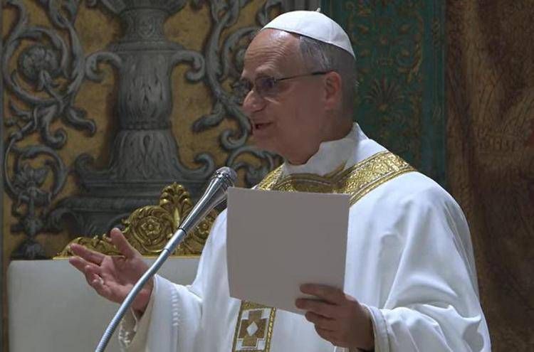 Papa Leone XIV, prima omelia: "Chi crede deriso, a fede si preferisce denaro e successo"