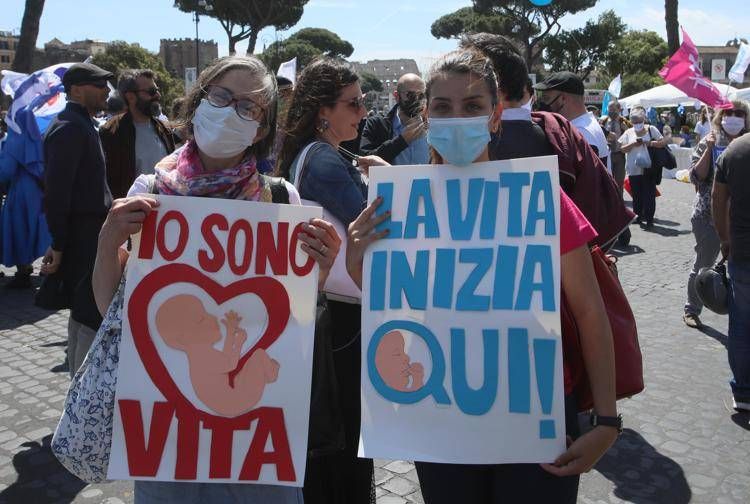 Aborto, pro life in piazza a Roma: "Piena sintonia con Papa Leone XIV su difesa vita"