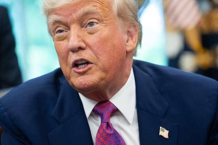 Dazi, furia di Trump sulle Barbie mentre 'grazia' le auto extra lusso