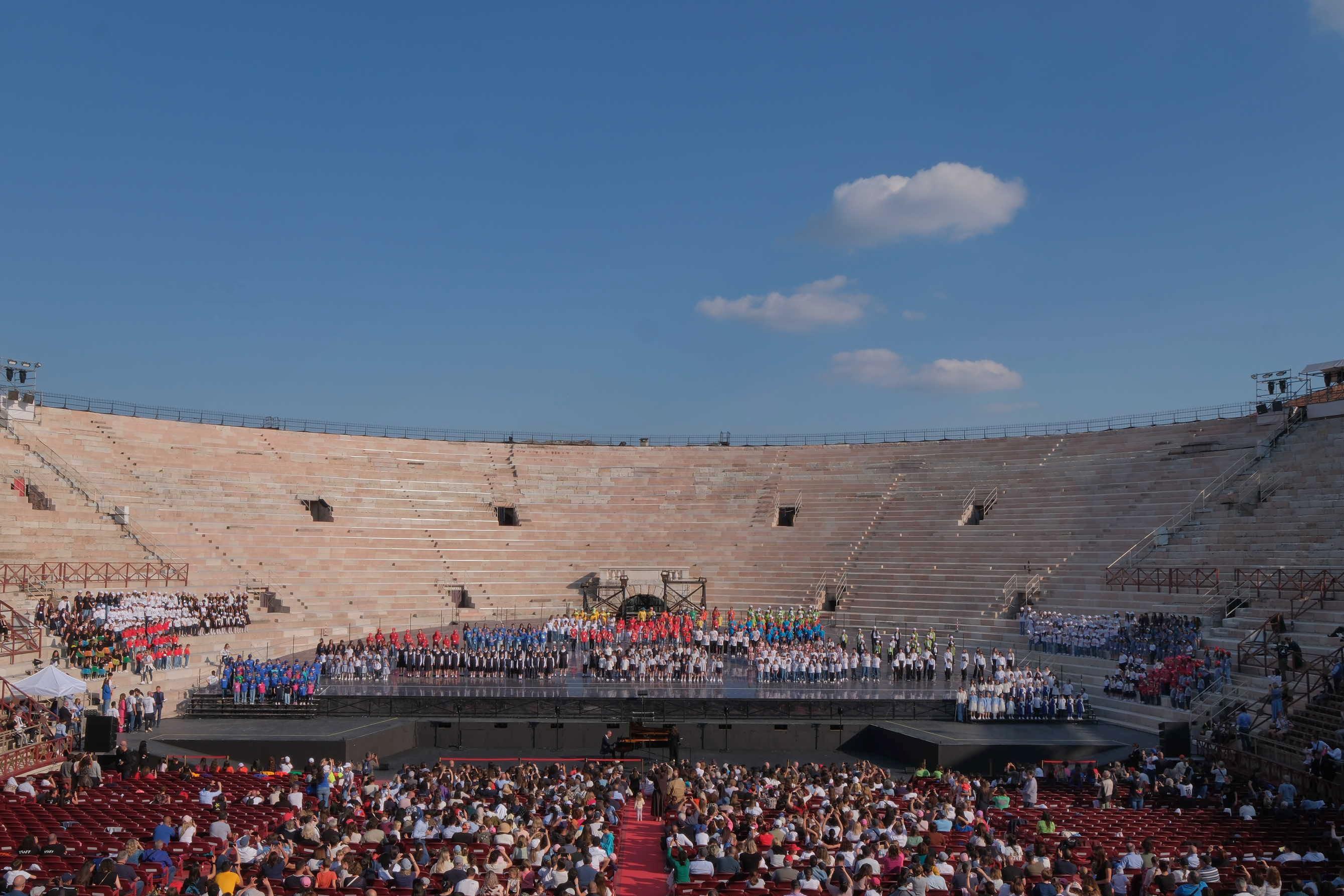 Arena di Verona, İtalya'nın her yerinden 830 çocuk VA 'Düşünce