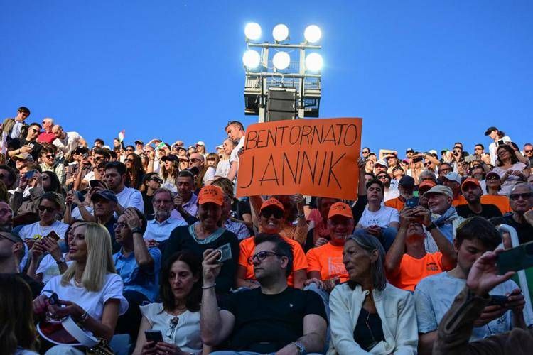 Sinner, "Si na' pret" e Kyrgios in lacrime: cori e cartelloni al Foro Italico
